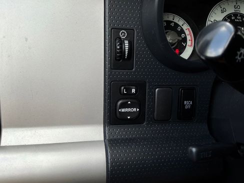 Used 2013 Toyota FJ Cruiser 4WD image 19