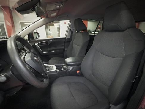 Used 2021 Toyota RAV4 XLE image 11