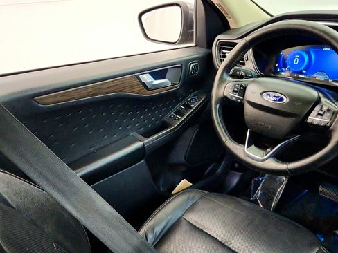 Used 2020 Ford Escape Titanium AWD/4WD image 26