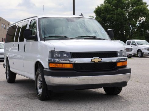 Used 2025 Chevrolet Express 3500 LT w/ LT Preferred Equipment Group image 4
