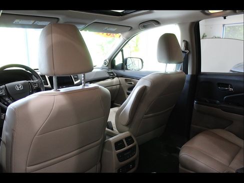 Used 2016 Honda Pilot Elite image 16