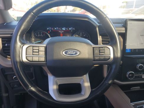 Used 2022 Ford Expedition Max Limited image 18