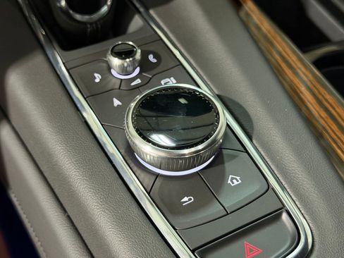 Certified 2023 Cadillac Escalade Premium Luxury w/ Performance Package AWD/4WD image 34