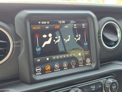 Used 2022 Jeep Wrangler Unlimited Sahara AWD/4WD image 19