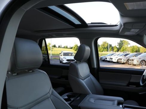 Used 2025 Ford Expedition Active AWD/4WD image 11
