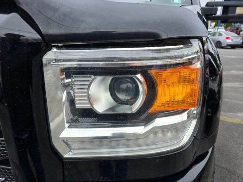 Used 2018 GMC Sierra 2500 SLT w/ All Terrain HD Package image 9