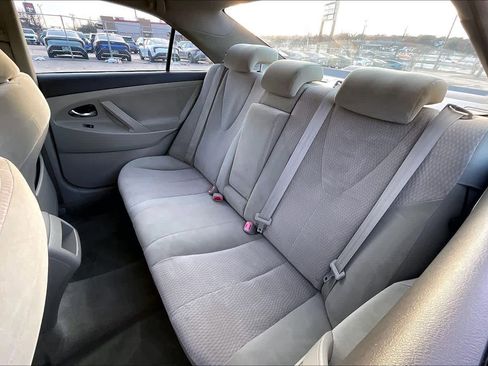 Used 2010 Toyota Camry LE image 27