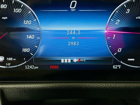 Used 2025 Mercedes-Benz GLB 250 image 13