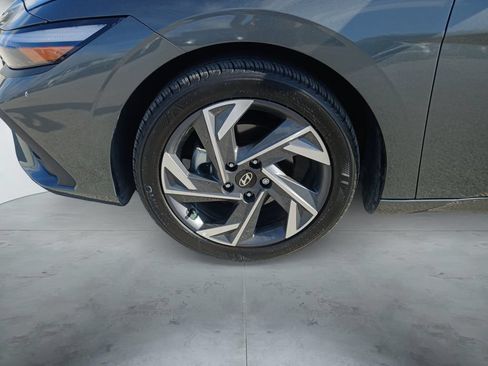 Certified 2025 Hyundai Elantra Sport FWD image 17