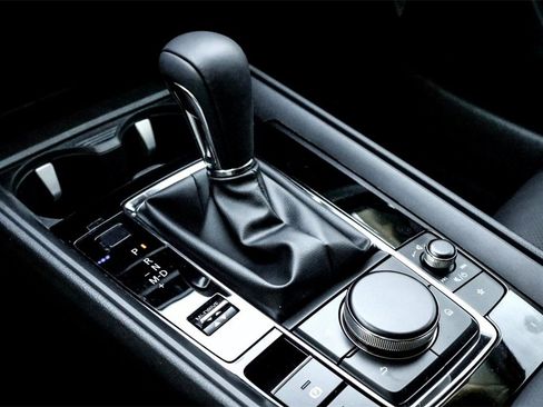 New 2025 Nissan Kicks S image 18