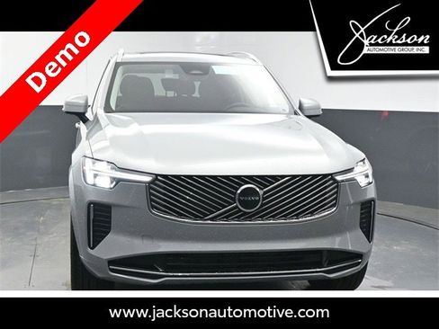 New 2025 Volvo XC90 B6 Core w/ Protection Package image 3