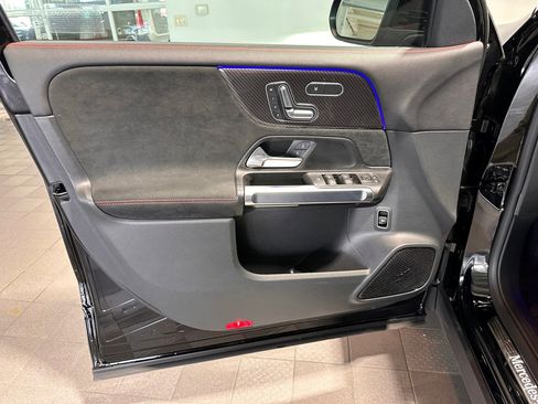 Used 2024 Mercedes-Benz GLB 250 4MATIC image 11
