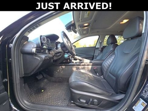 Used 2022 Hyundai Elantra Limited FWD image 10