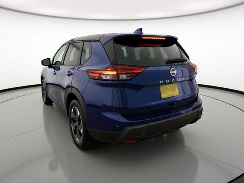 Used 2025 Nissan Rogue SV image 6