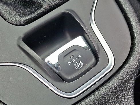 Used 2019 Jeep Cherokee Latitude Plus image 27