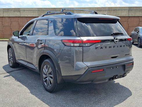 Used 2023 Nissan Pathfinder SV w/ SV Premium Package AWD/4WD image 4