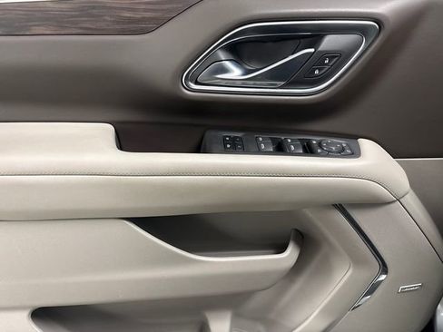 Used 2023 Chevrolet Suburban Z71 w/ Luxury Package image 11