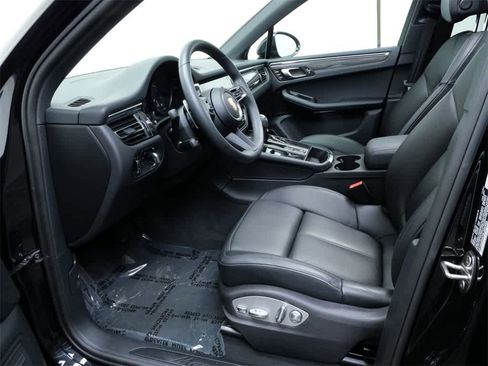 Used 2025 Porsche Macan image 5