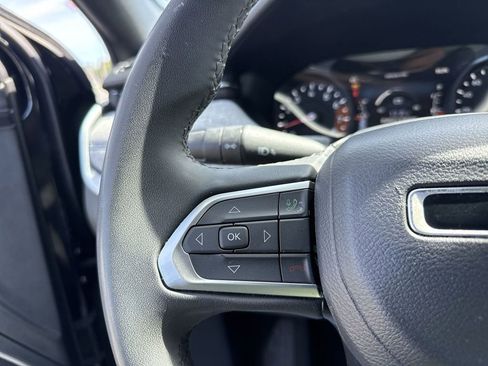 Used 2024 Jeep Compass Latitude AWD/4WD image 16