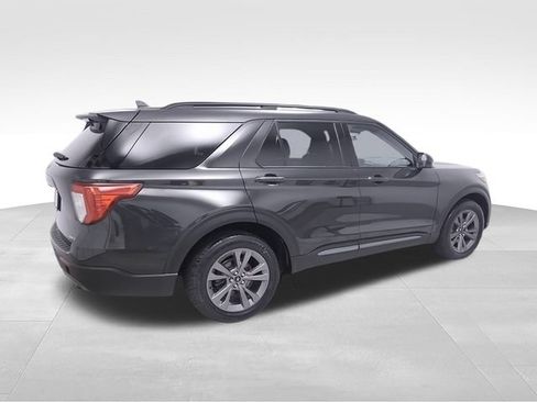 Used 2023 Ford Explorer XLT w/ Equipment Group 202A AWD/4WD image 7