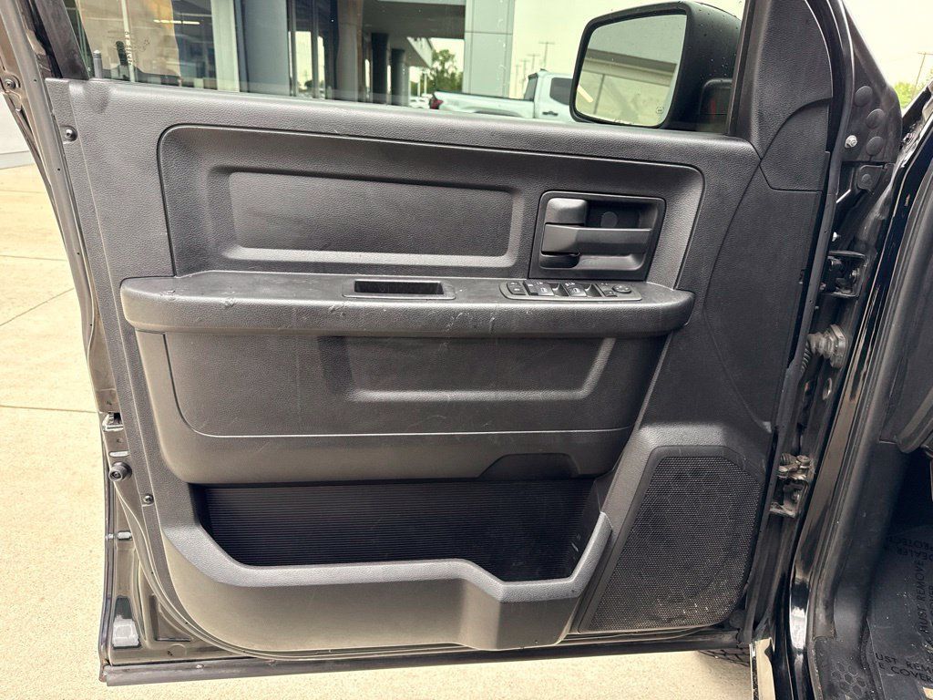 Used 2014 RAM 1500 Express w/ Black Ram 1500 Express Group AWD/4WD image 19