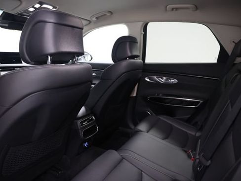 Used 2024 Genesis GV70 2.5T AWD/4WD image 35