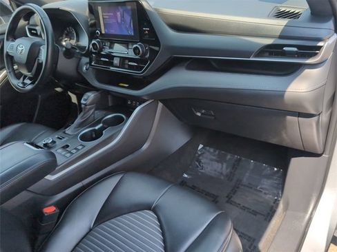 Used 2023 Toyota Highlander XSE image 28