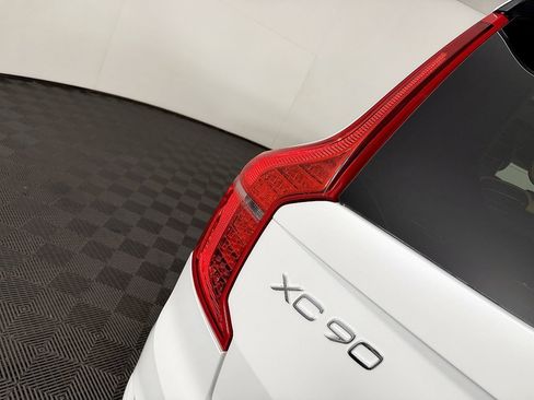 Used 2016 Volvo XC90 T6 Momentum w/ Momentum Plus Package image 12