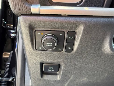 Used 2025 Ford Expedition Active AWD/4WD image 7