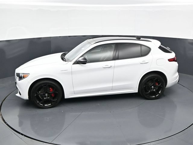 Used 2022 Alfa Romeo Stelvio Veloce AWD/4WD image 42
