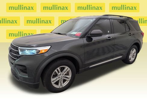 Used 2022 Ford Explorer XLT image 11