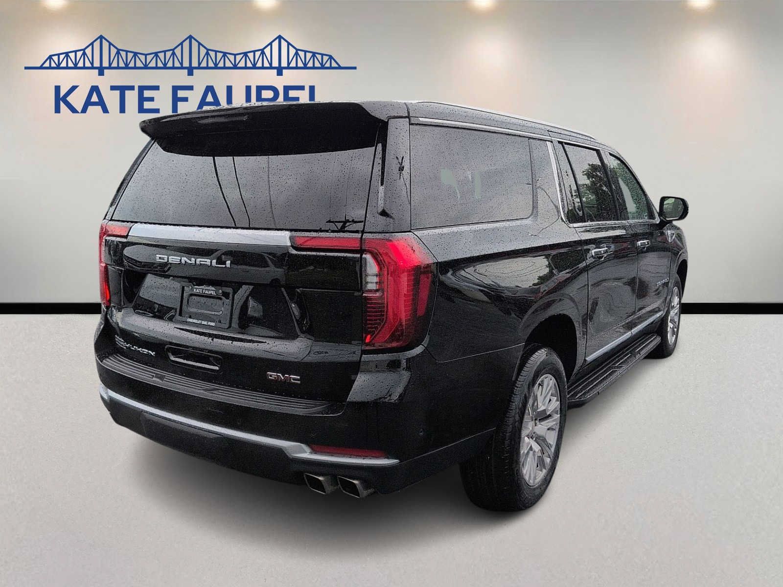 Used 2025 GMC Yukon XL Denali AWD/4WD image 7
