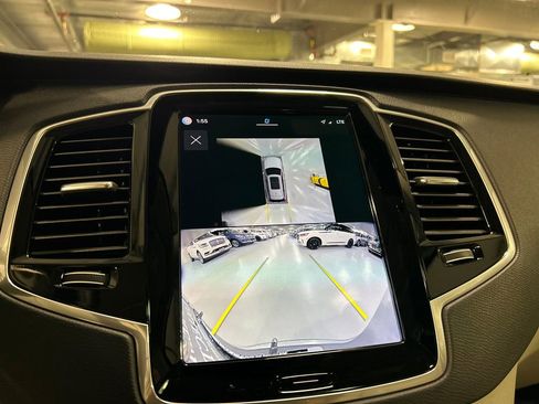 Certified 2024 Volvo XC90 T8 Plus AWD/4WD image 17
