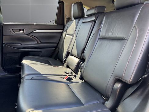 Certified 2019 Toyota Highlander XLE AWD/4WD image 18