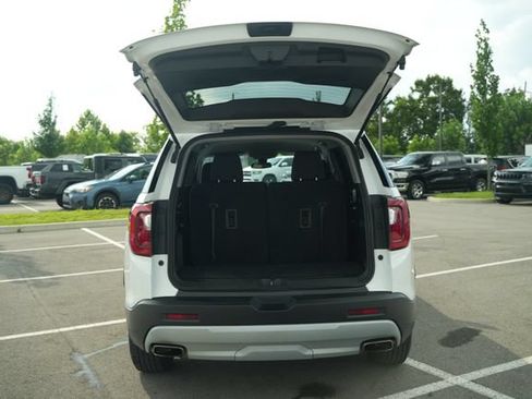 Used 2023 GMC Acadia SLE FWD image 17
