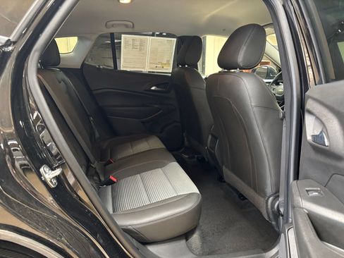 Used 2025 Chevrolet Trax LT FWD image 24
