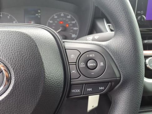 Used 2025 Toyota Corolla LE image 21