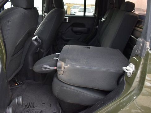 Used 2023 Jeep Gladiator Sport image 23