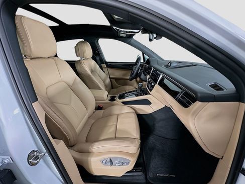 Used 2026 Porsche Macan image 31