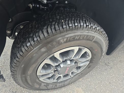 New 2025 GMC Sierra 2500 SLT w/ SLT Convenience Package image 11