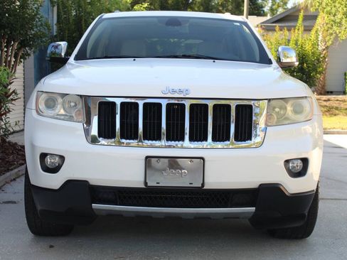 Used 2011 Jeep Grand Cherokee Limited w/ Trailer Tow Group IV AWD/4WD image 4