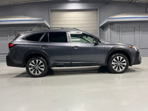 Used 2025 Subaru Outback Limited AWD/4WD image 10