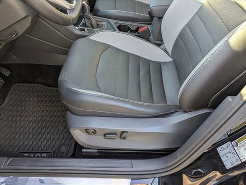 Certified 2022 Volkswagen Taos SEL w/ Panoramic Sunroof Package image 12