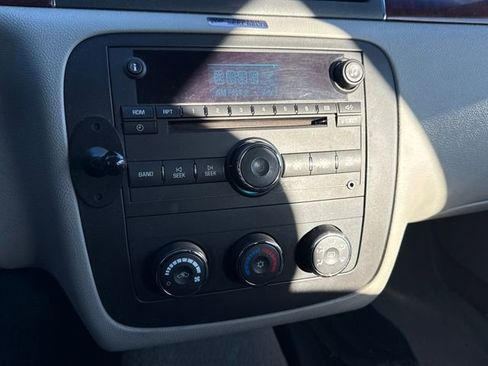 Used 2006 Buick Lucerne CX image 19