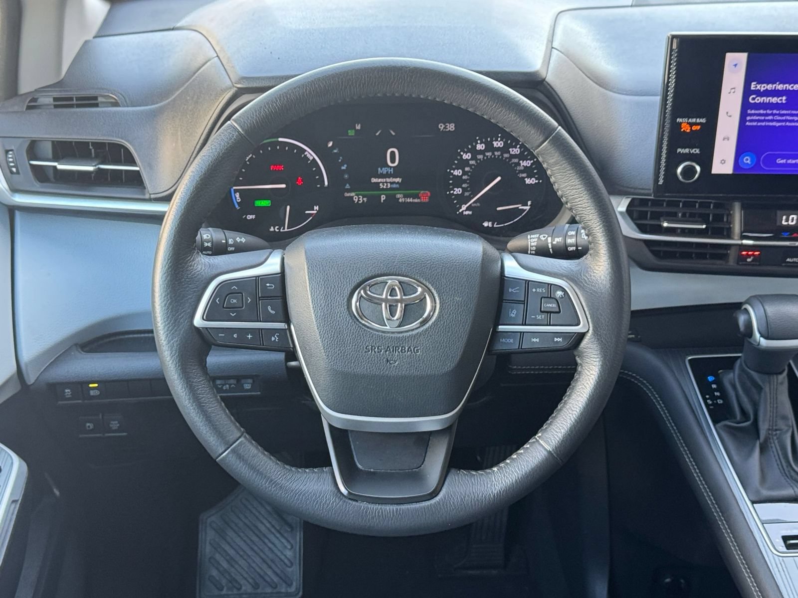 Used 2025 Toyota Sienna XLE FWD image 29