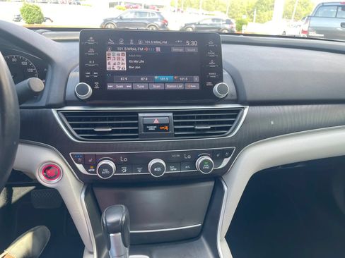 Used 2018 Honda Accord Touring image 13