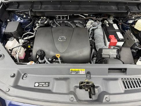 Used 2022 Toyota Highlander XLE AWD/4WD image 33