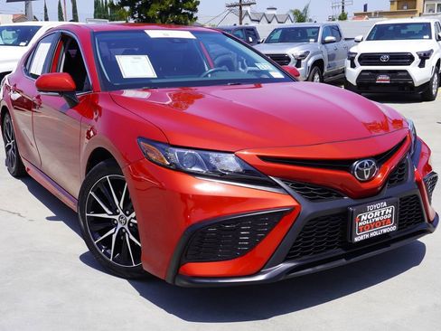 Certified 2022 Toyota Camry SE w/ Convenience Package FWD image 2