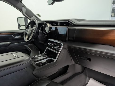 Used 2024 GMC Sierra 3500 Denali w/ Denali Reserve Package image 23