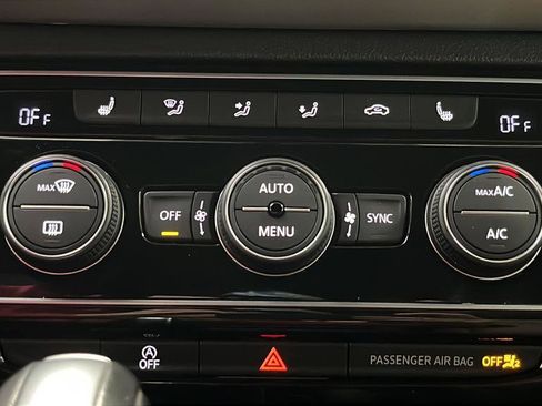 Used 2022 Volkswagen Atlas Cross Sport SE AWD/4WD image 17